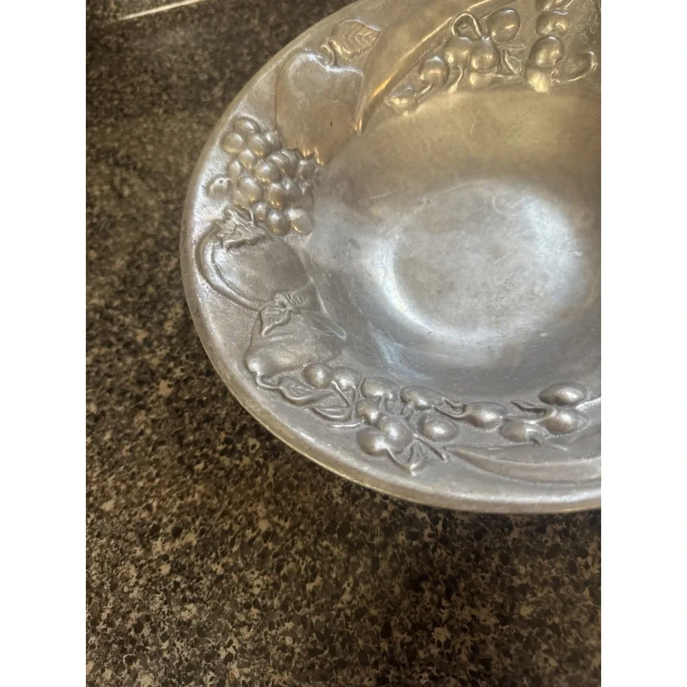 Metal Round Bowl Dish by The Wilton Co RWP Round Pewter Salad / Fruit Bowl 9